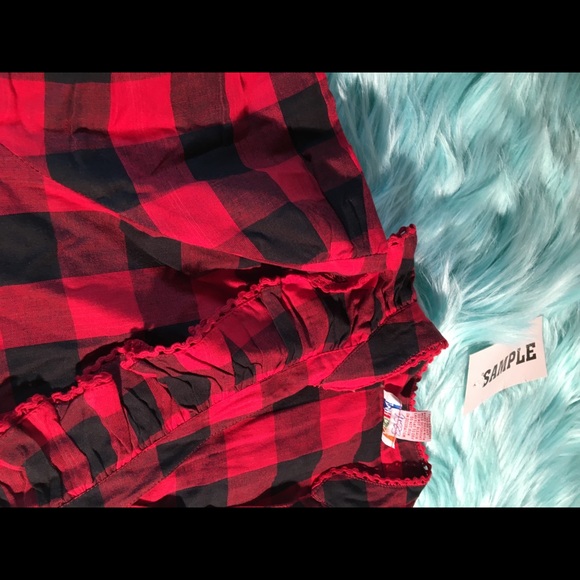 New!! MLNY top with perfect color combination - Picture 2 of 5